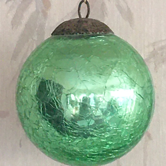 Vintage Kugel Green Crackle Glass Xmas Ornament with Embossed Brass Hang… - Picture 4 of 9